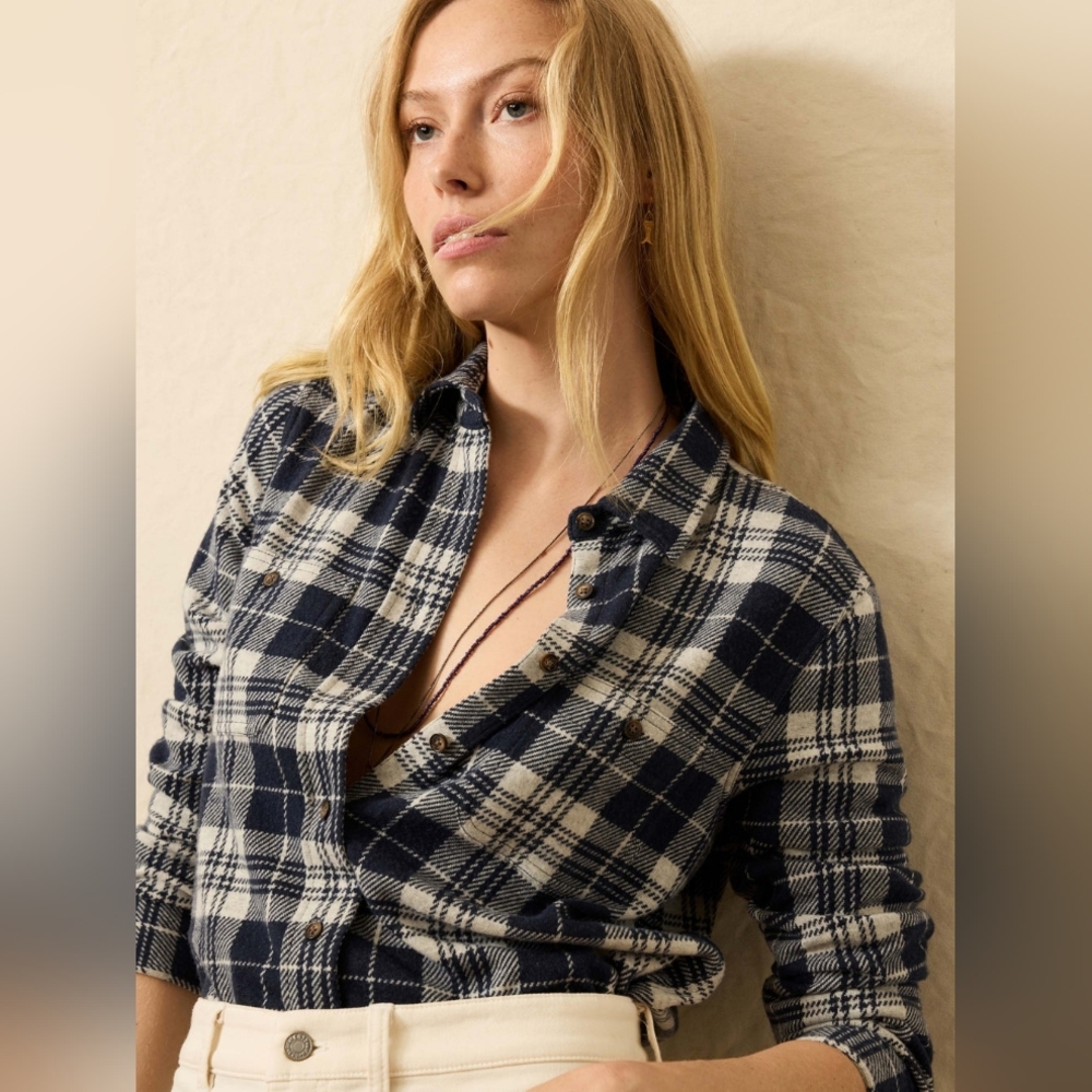 Ladies Faherty plaid sweater shirt size small Legend